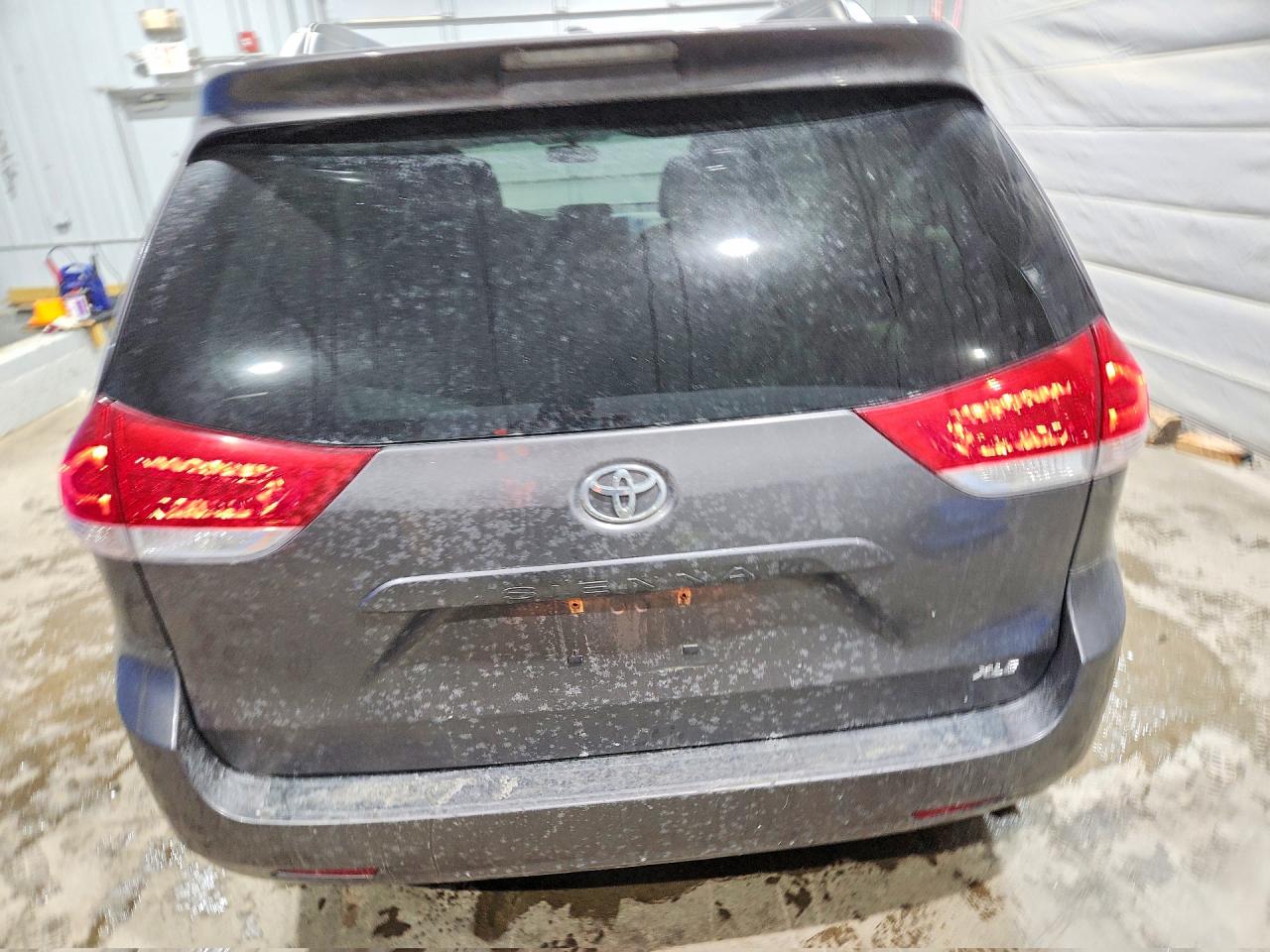 2014 TOYOTA SIENNA XLE 8-PASSENGER photo 11