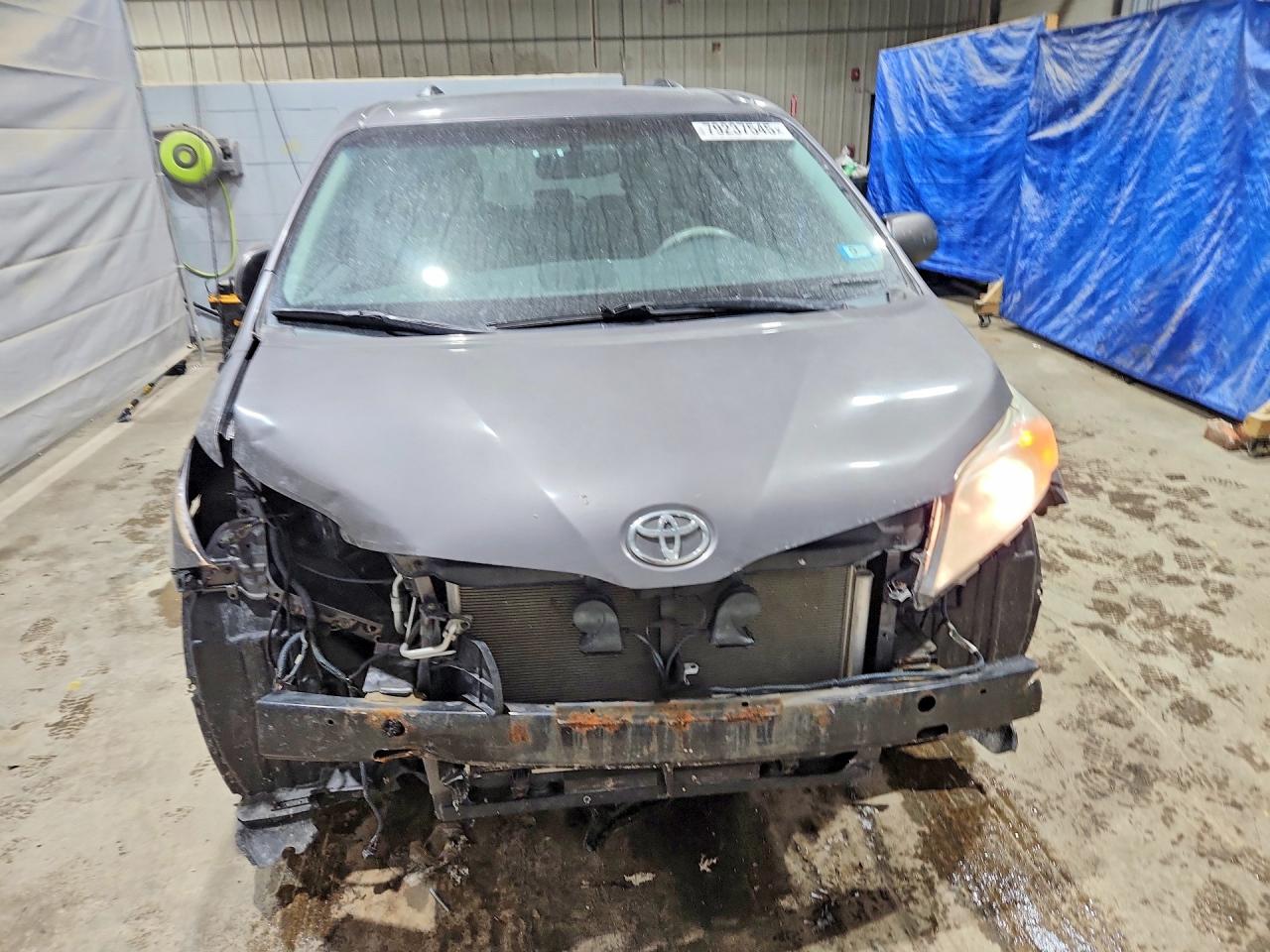 2014 TOYOTA SIENNA XLE 8-PASSENGER photo 9