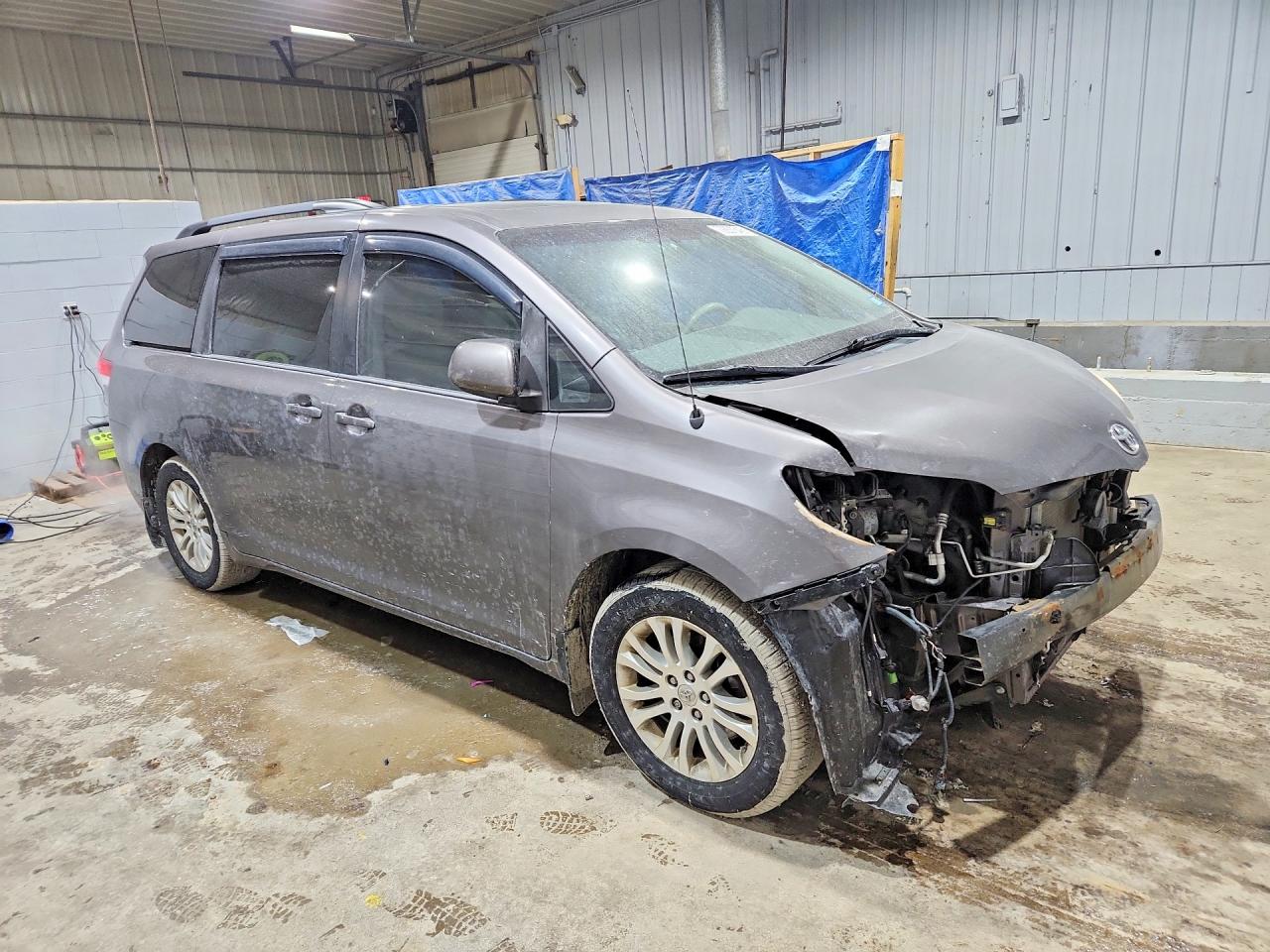 2014 TOYOTA SIENNA XLE 8-PASSENGER photo 7
