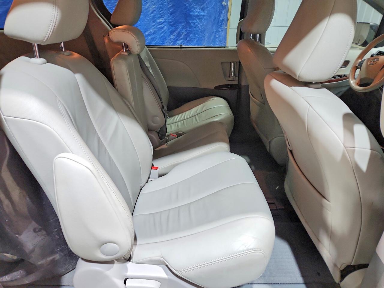 2014 TOYOTA SIENNA XLE 8-PASSENGER photo 21