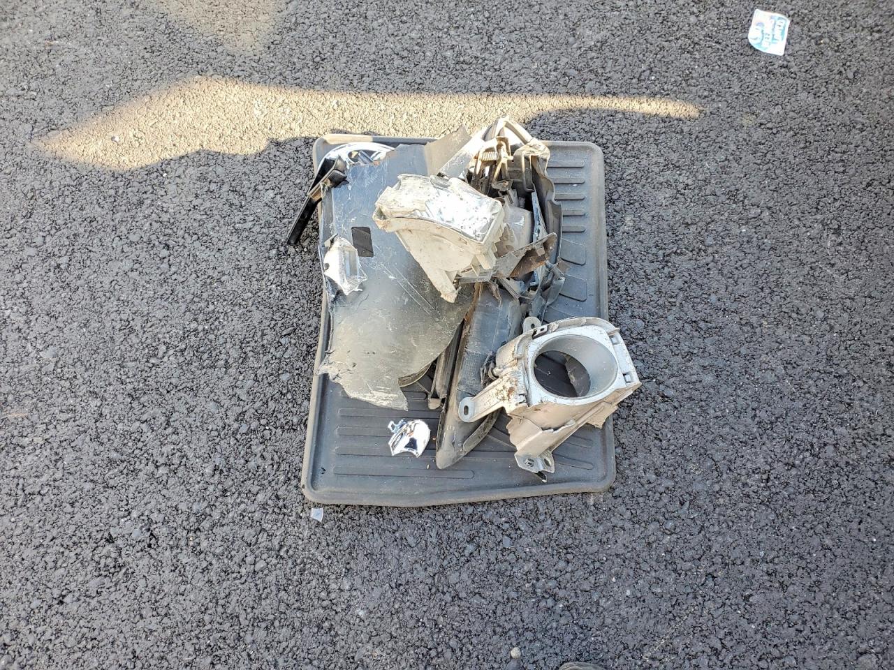 2011 TOYOTA PRIUS FIVE photo 12