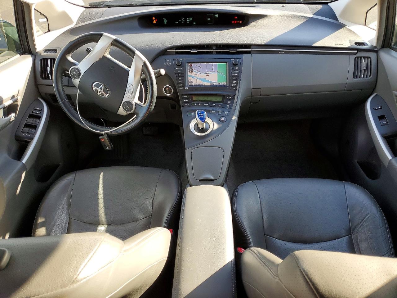 2011 TOYOTA PRIUS FIVE photo 8