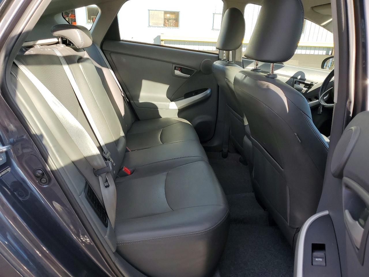 2011 TOYOTA PRIUS FIVE photo 10