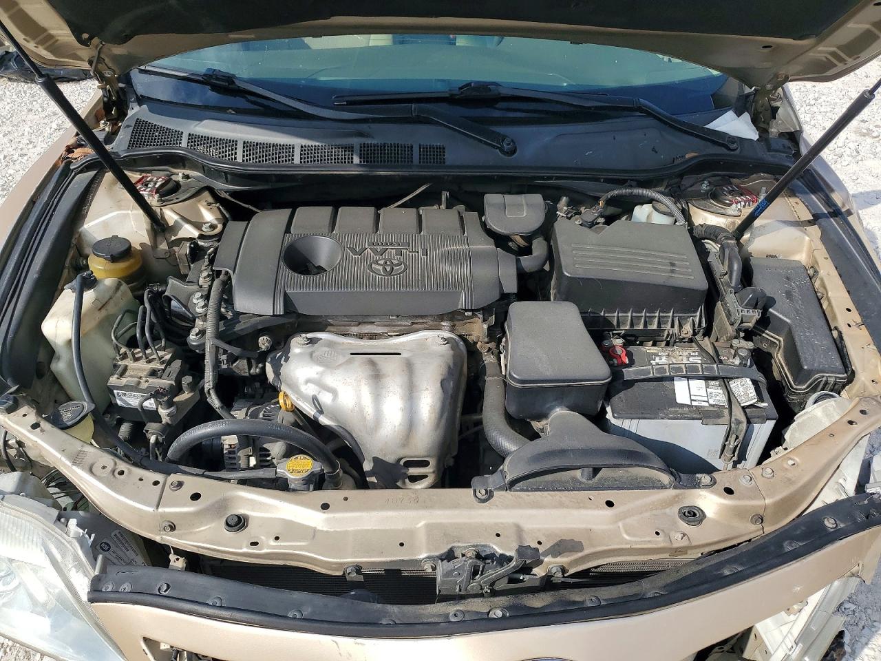 2010 TOYOTA CAMRY LE photo 21