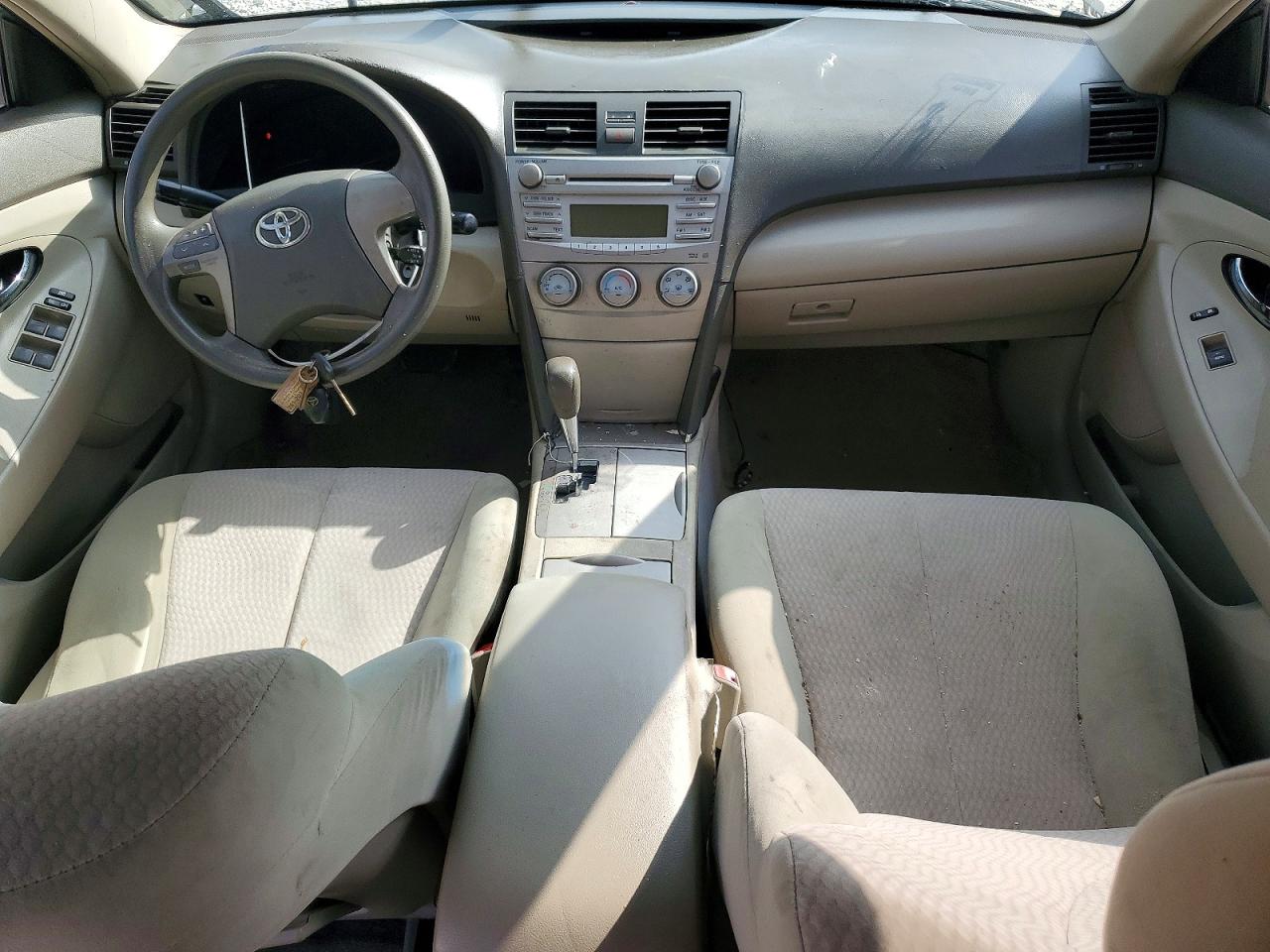 2010 TOYOTA CAMRY LE photo 15