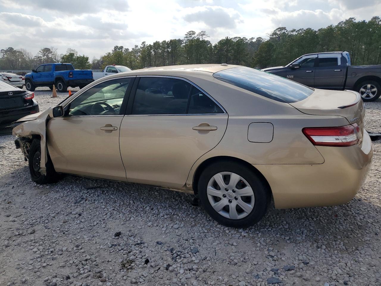 2010 TOYOTA CAMRY LE photo 3