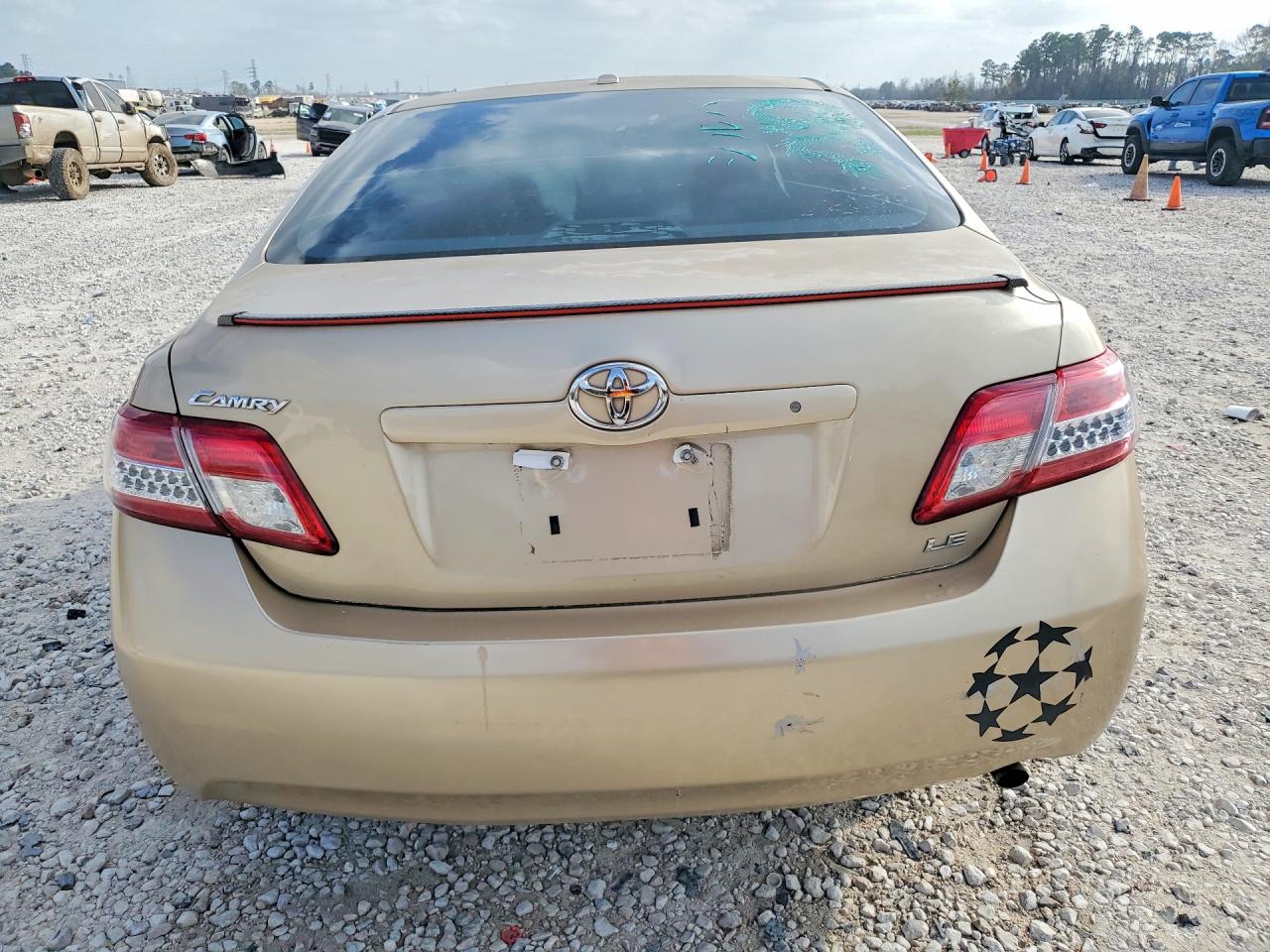 2010 TOYOTA CAMRY LE photo 11