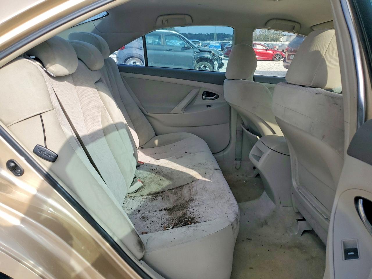 2010 TOYOTA CAMRY LE photo 19