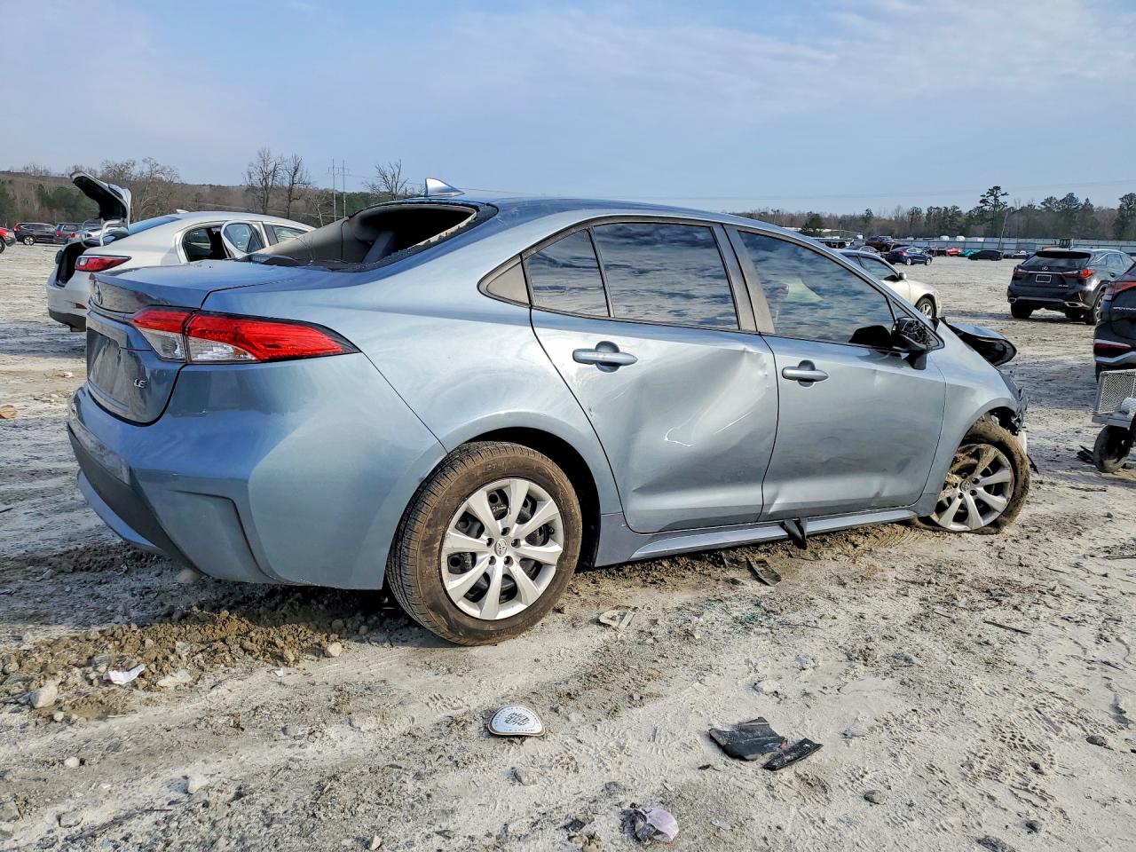 2021 TOYOTA COROLLA LE photo 3
