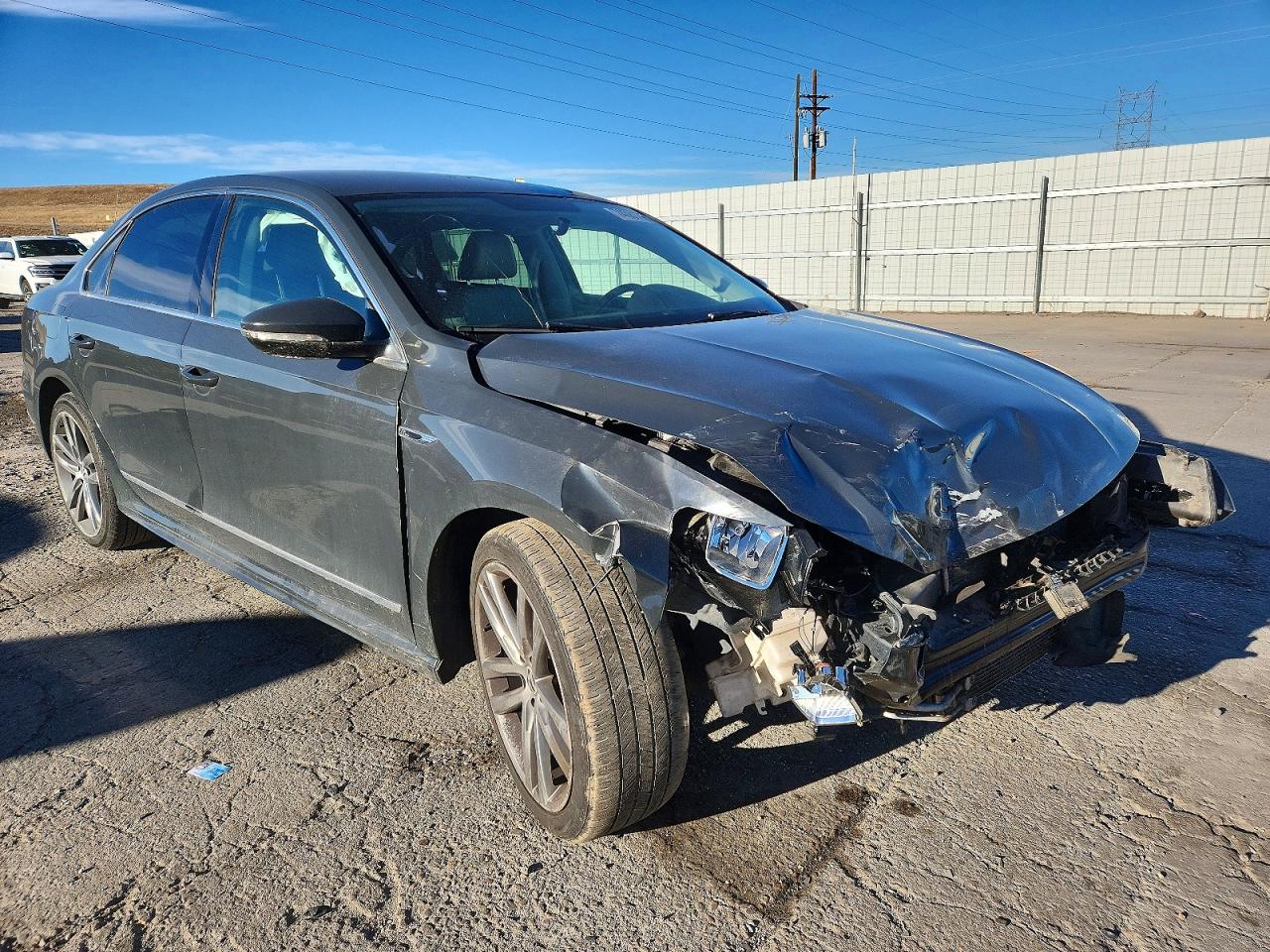 2017 VOLKSWAGEN PASSAT R-LINE photo 7