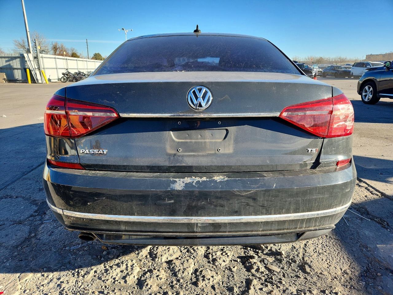 2017 VOLKSWAGEN PASSAT R-LINE photo 11