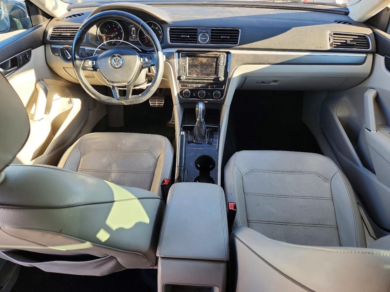 2017 VOLKSWAGEN PASSAT R-LINE photo 15