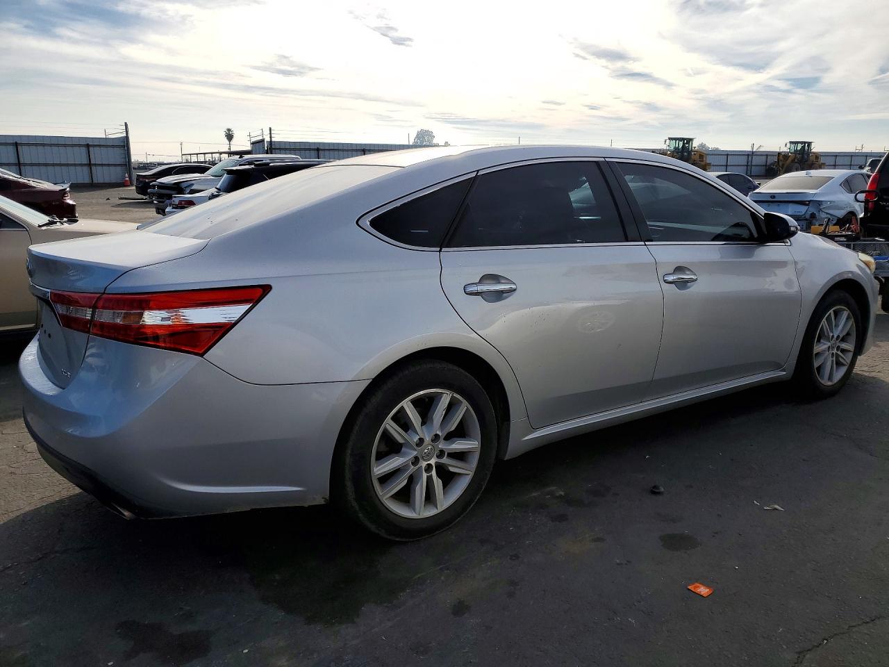 2013 TOYOTA AVALON XLE photo 3