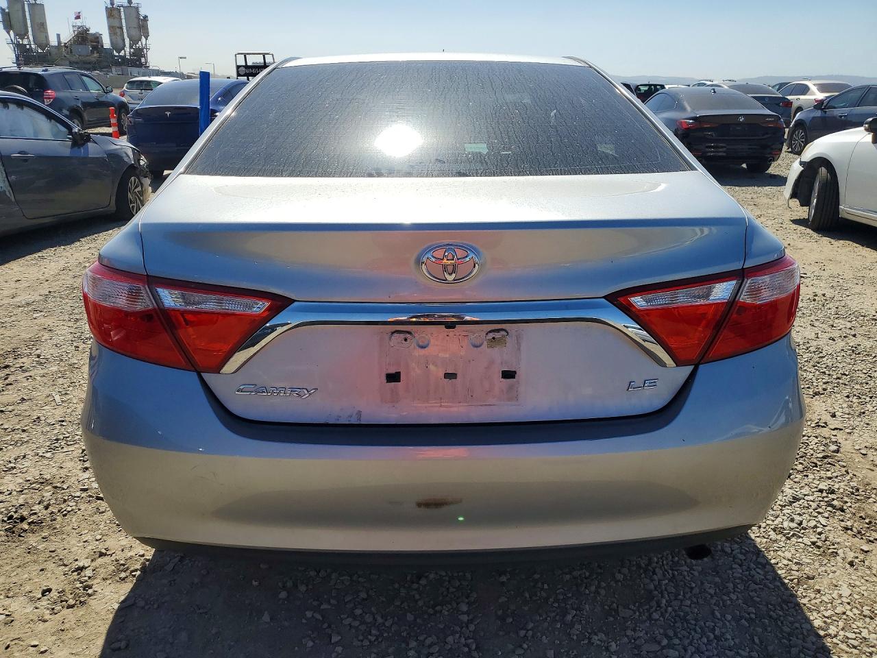 2015 TOYOTA CAMRY LE photo 11