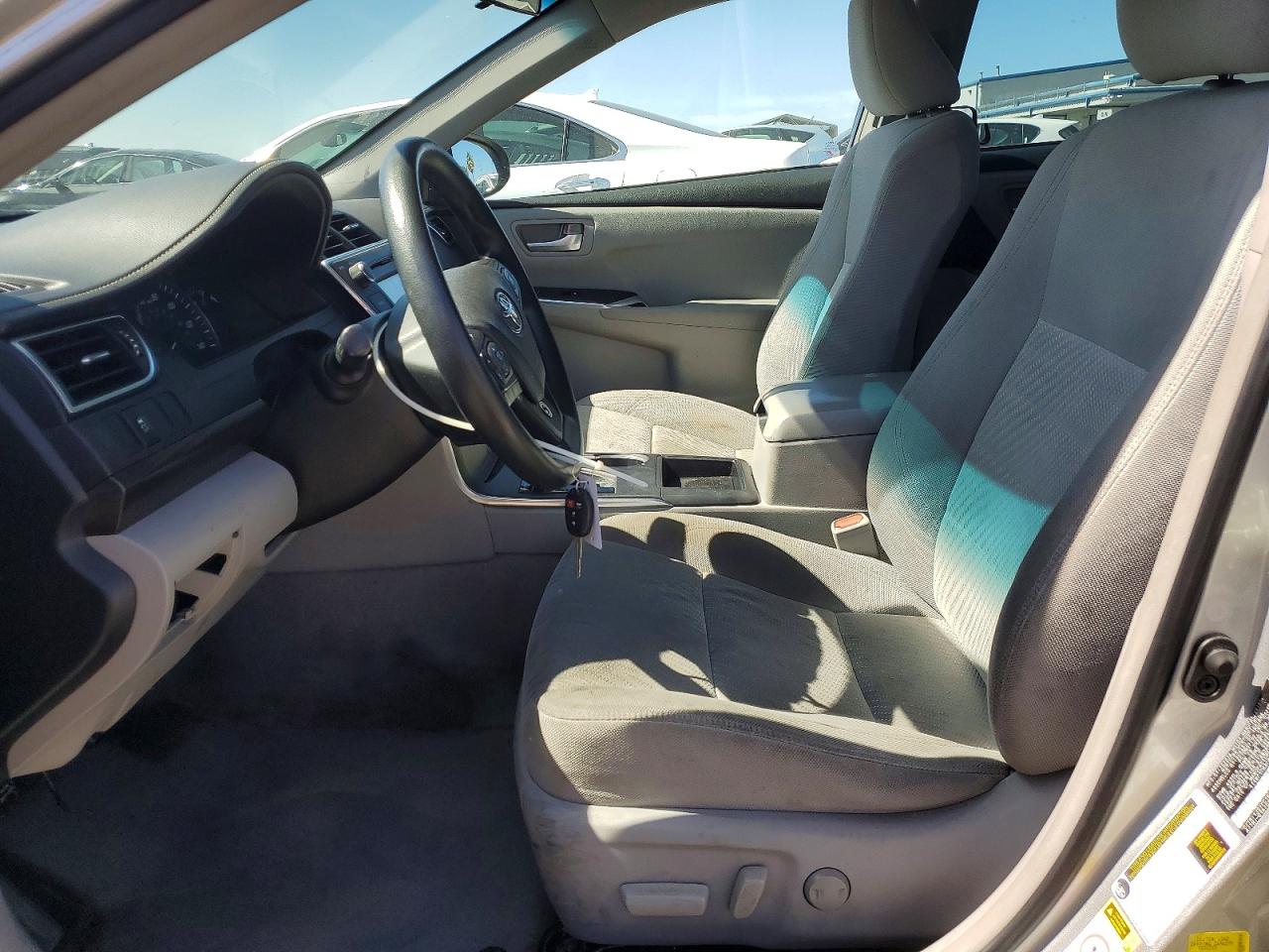 2015 TOYOTA CAMRY LE photo 13