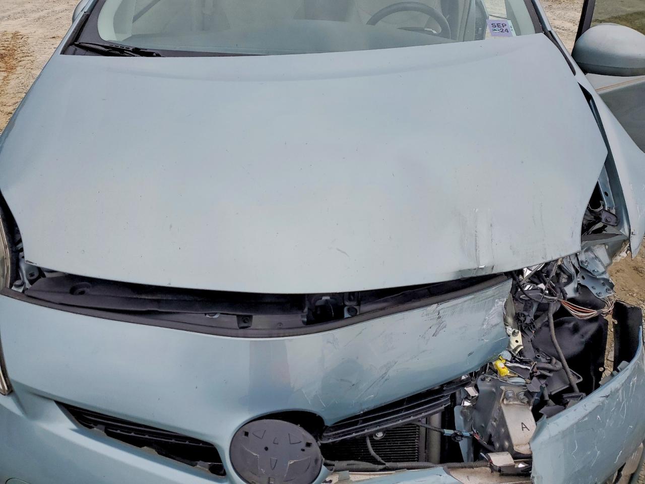 2015 TOYOTA PRIUS FOUR photo 11