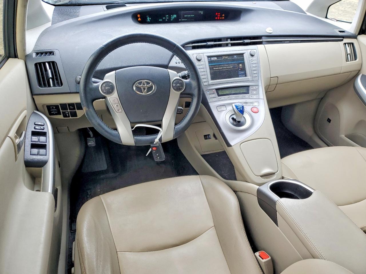 2015 TOYOTA PRIUS FOUR photo 8