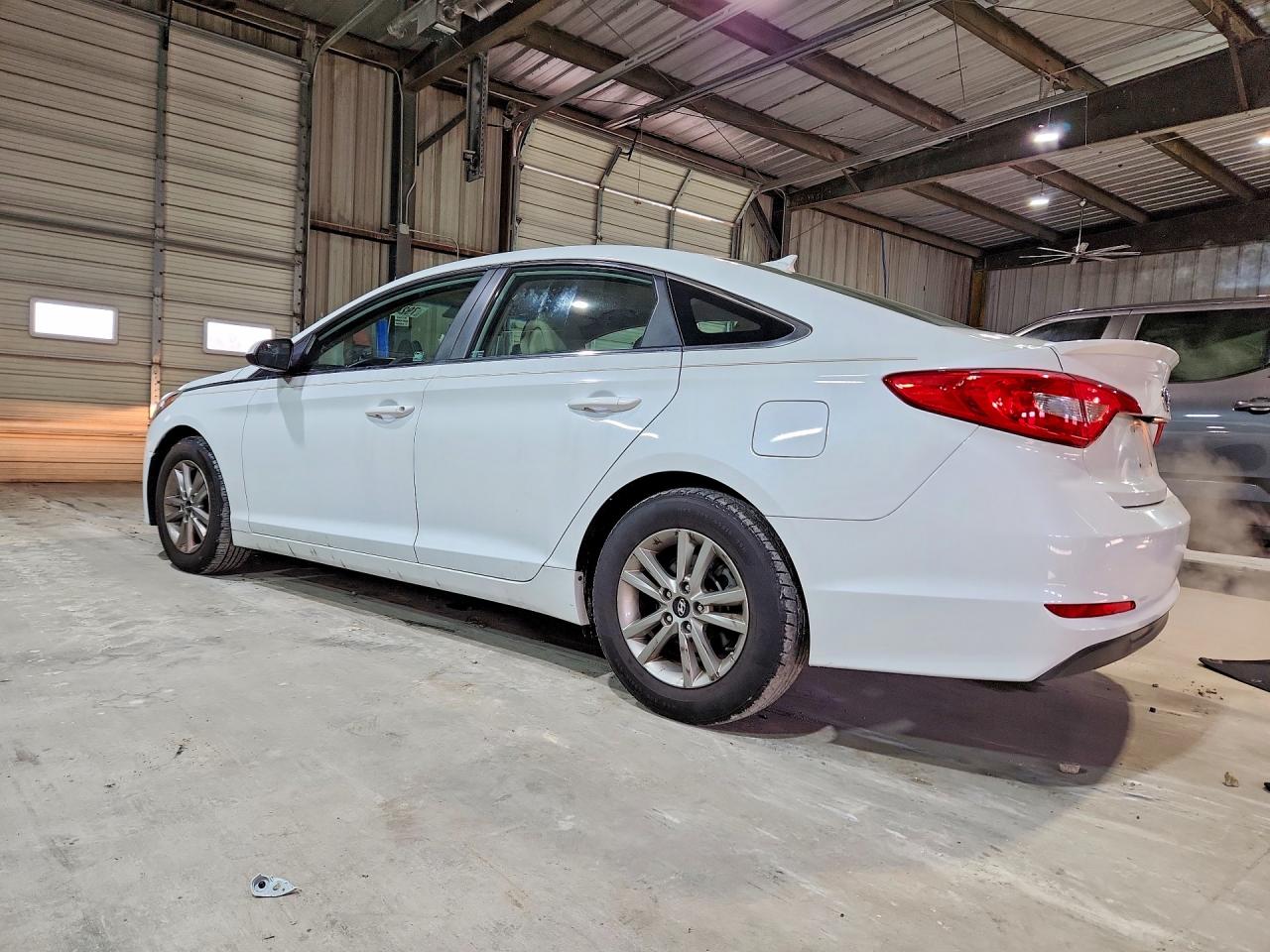 2015 HYUNDAI SONATA SE photo 2