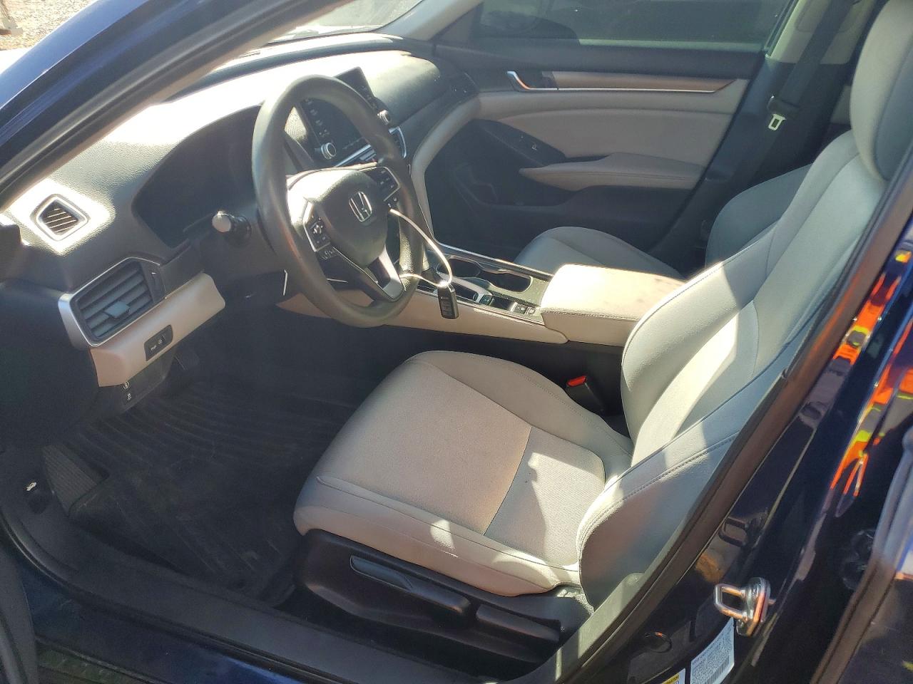 2018 HONDA ACCORD LX photo 7