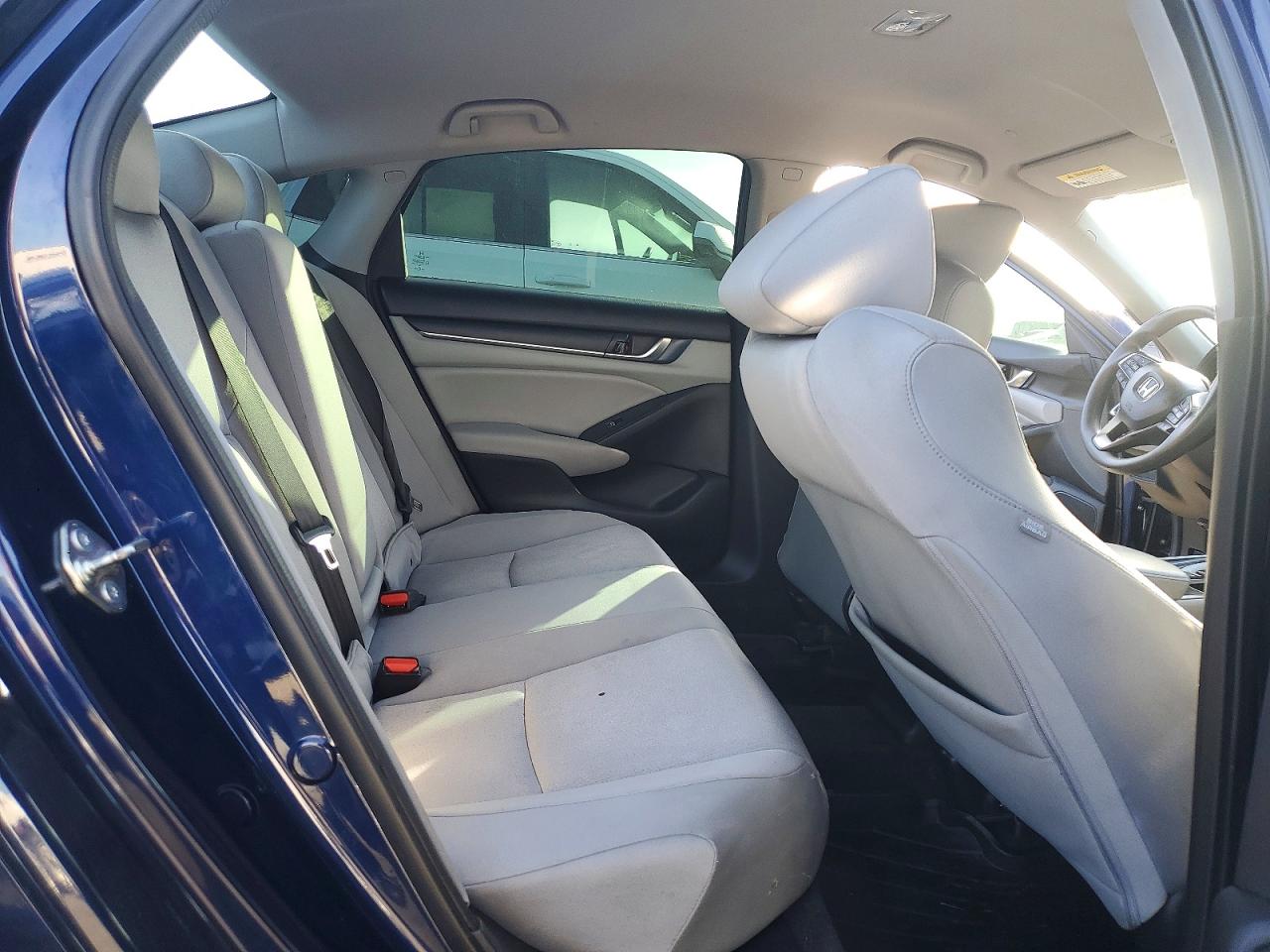 2018 HONDA ACCORD LX photo 10