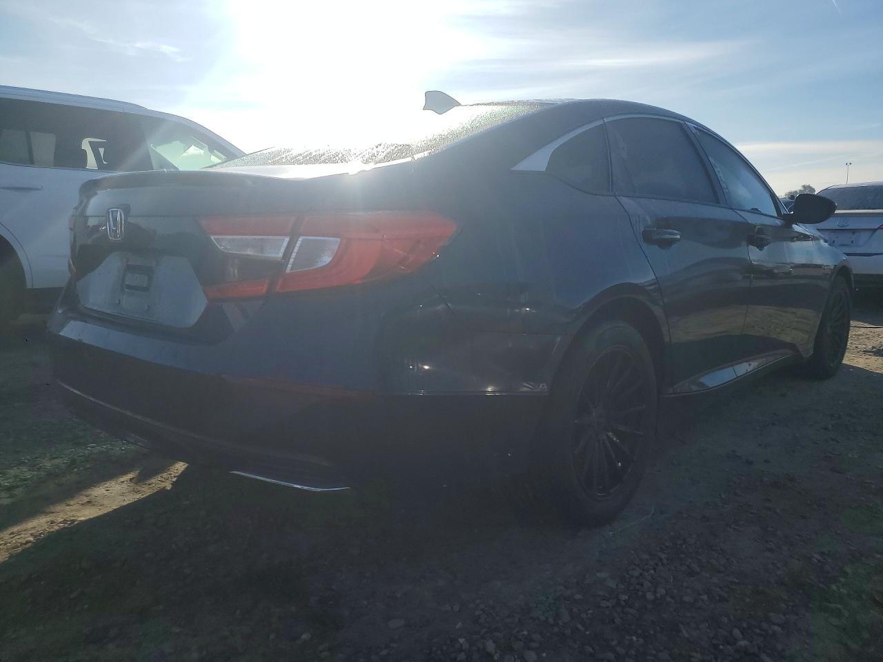 2018 HONDA ACCORD LX photo 3