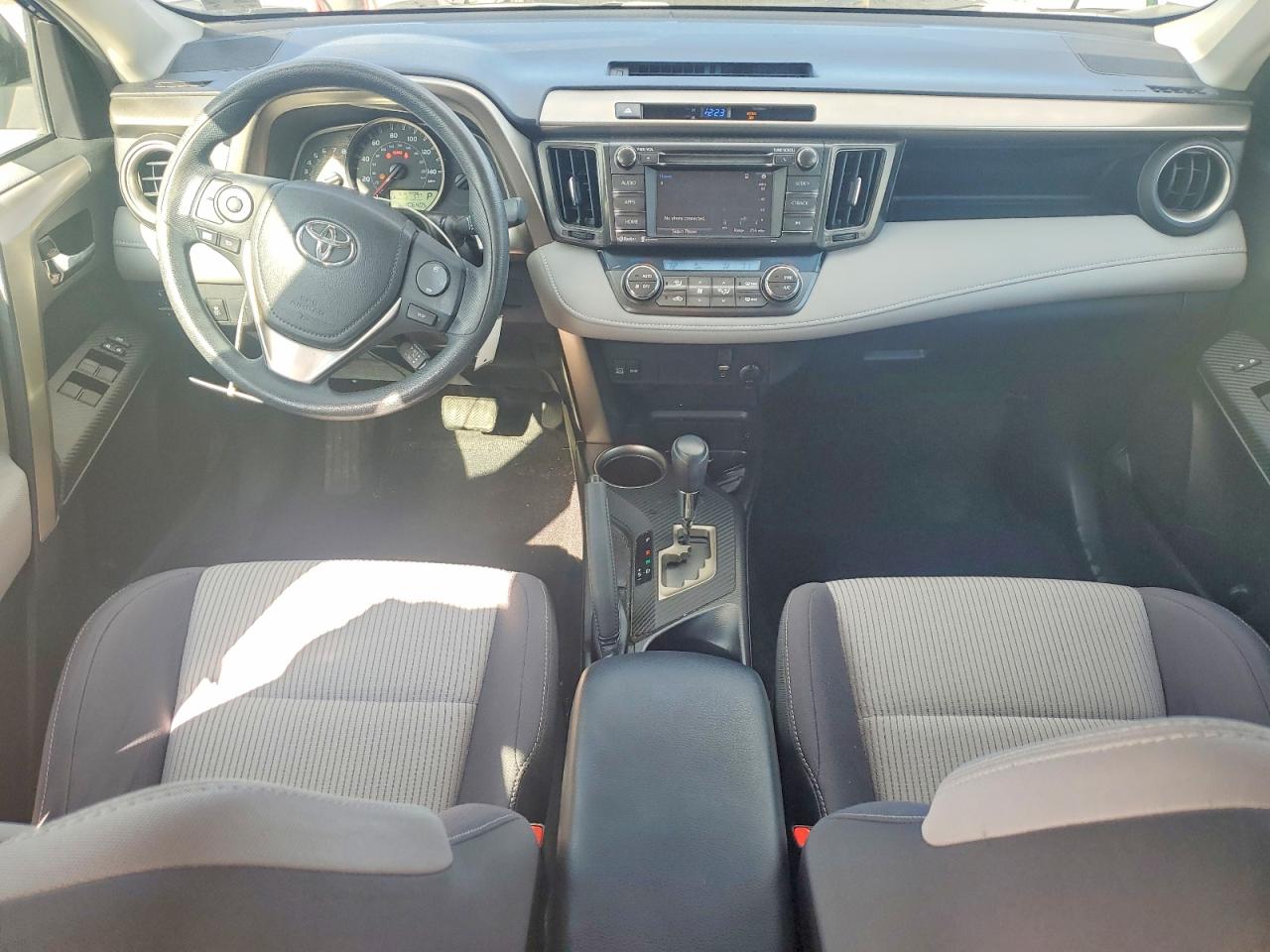 2015 TOYOTA RAV4 XLE photo 8