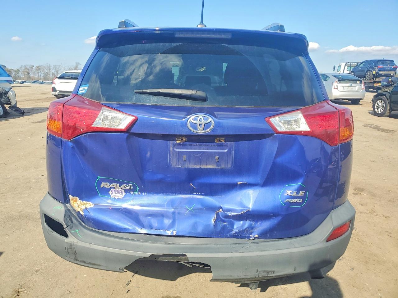 2015 TOYOTA RAV4 XLE photo 6
