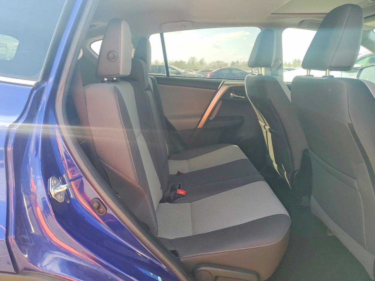 2015 TOYOTA RAV4 XLE photo 11