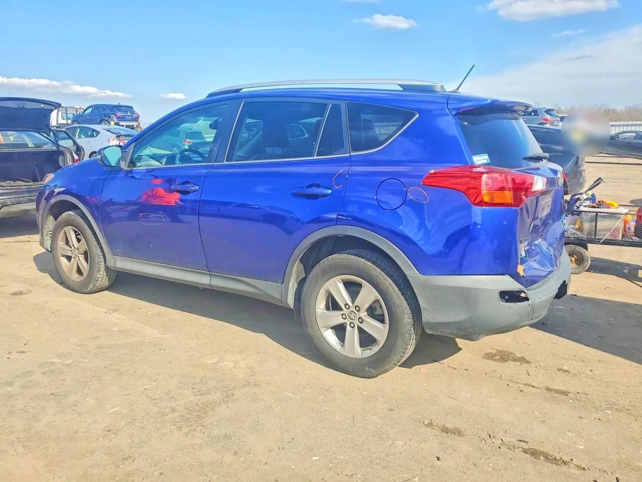 2015 TOYOTA RAV4 XLE photo 2
