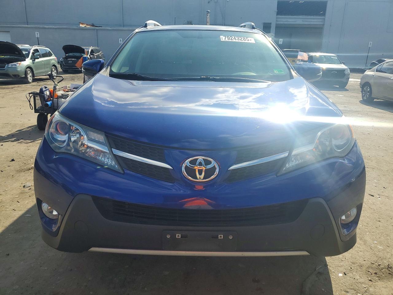 2015 TOYOTA RAV4 XLE photo 5