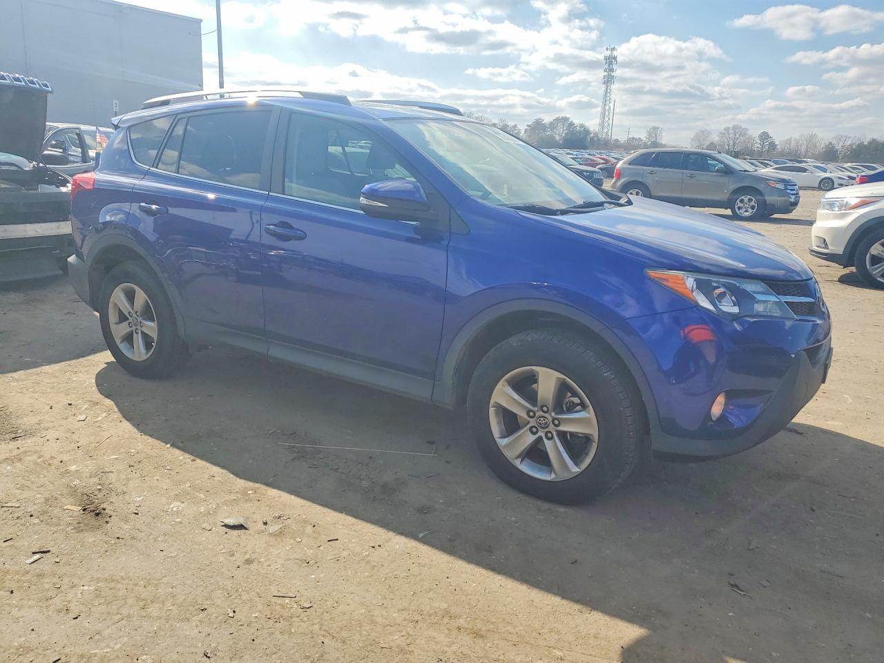 2015 TOYOTA RAV4 XLE photo 4
