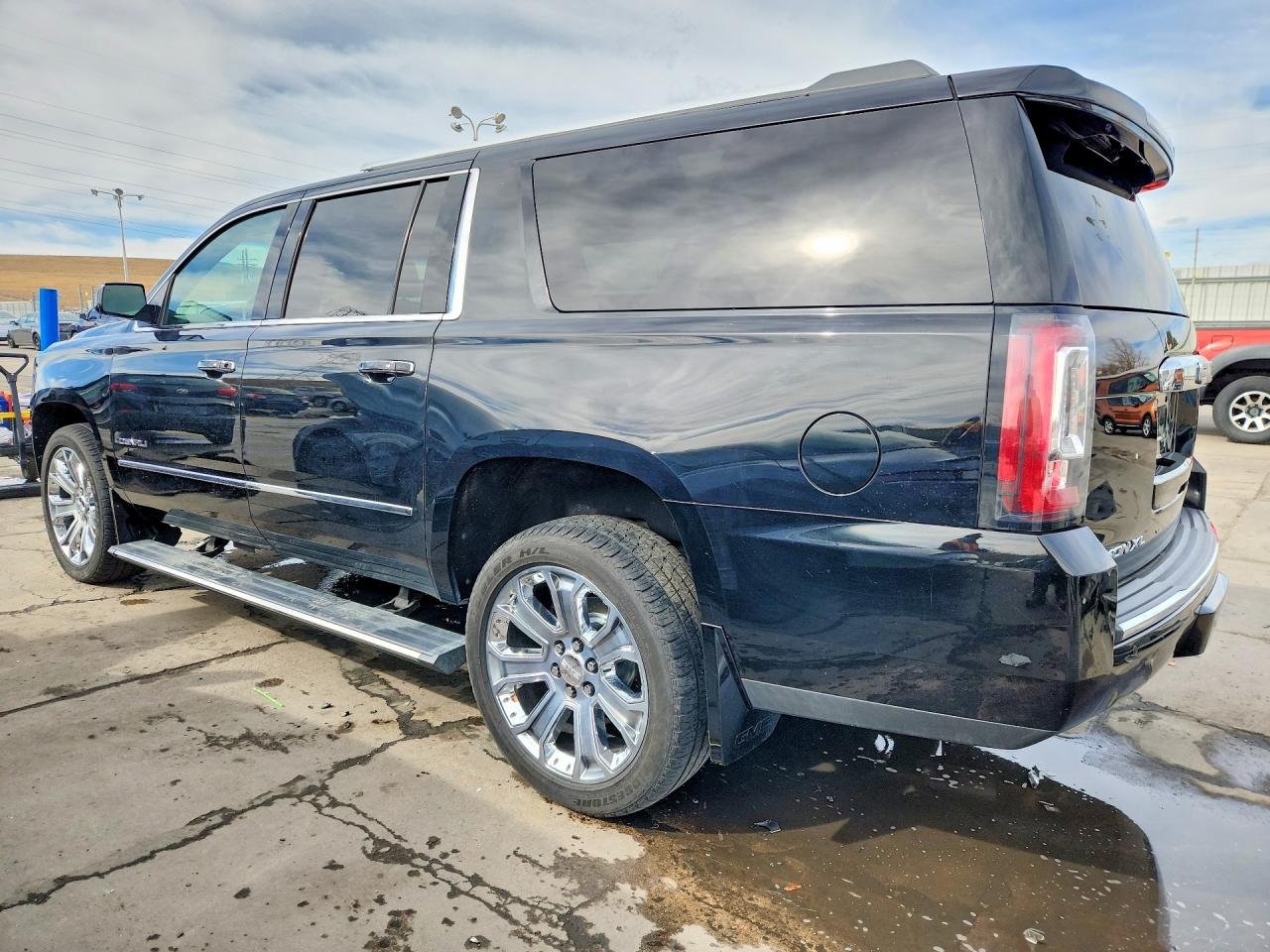 2015 GMC YUKON XL DENALI photo 2