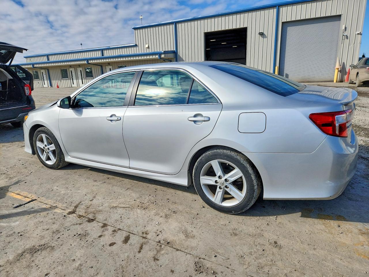 2012 TOYOTA CAMRY SE photo 3