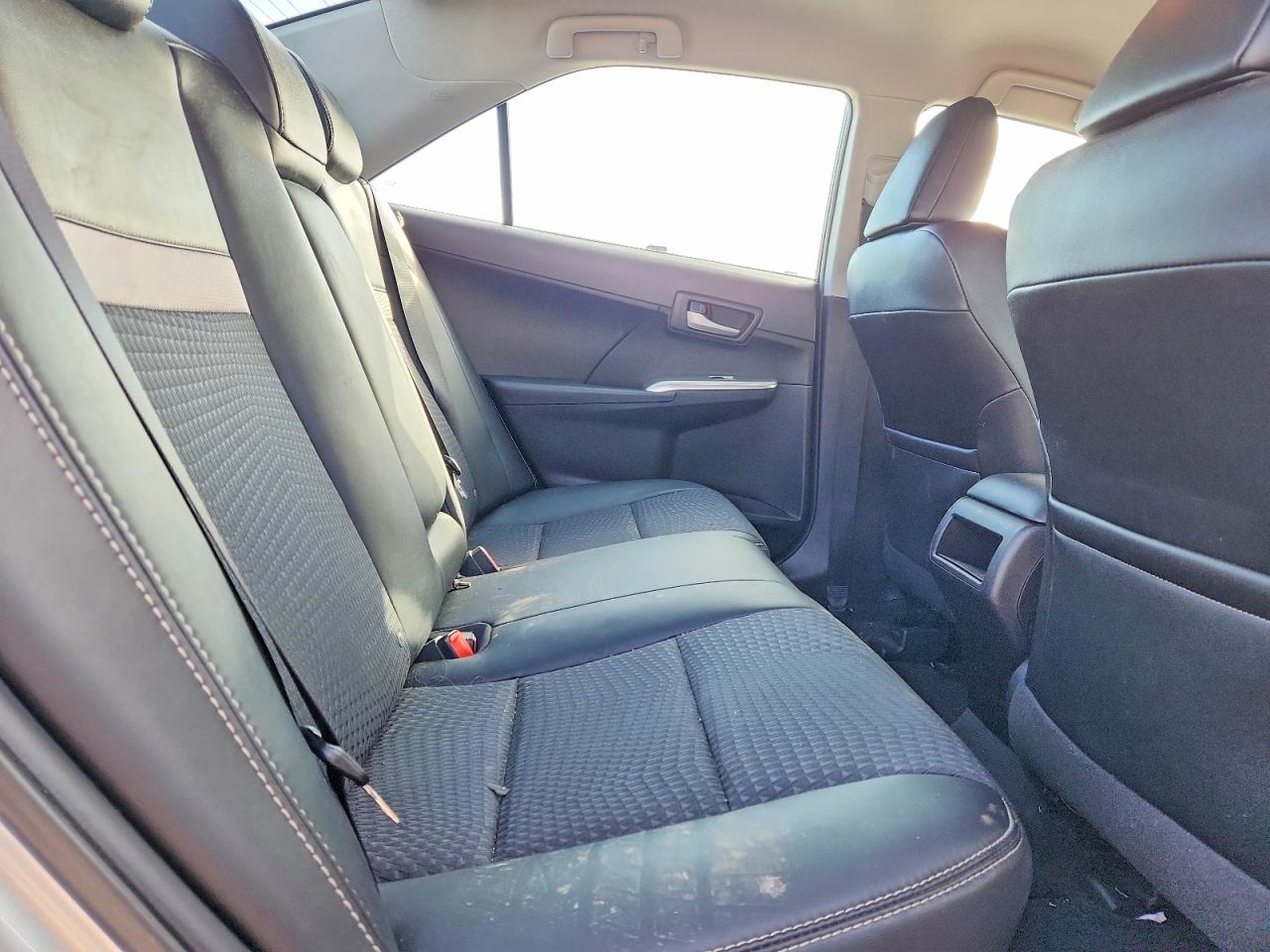 2012 TOYOTA CAMRY SE photo 19