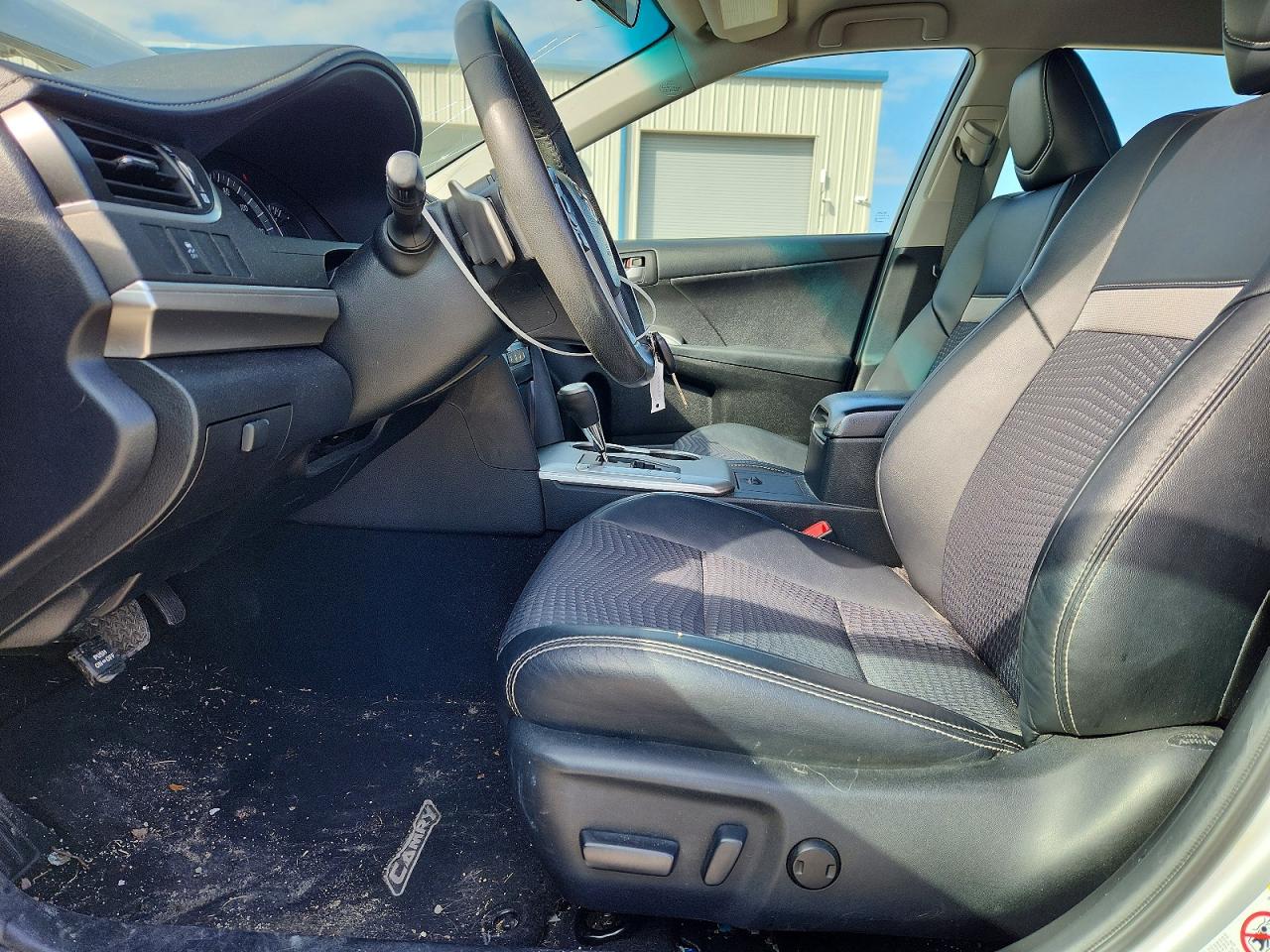 2012 TOYOTA CAMRY SE photo 13