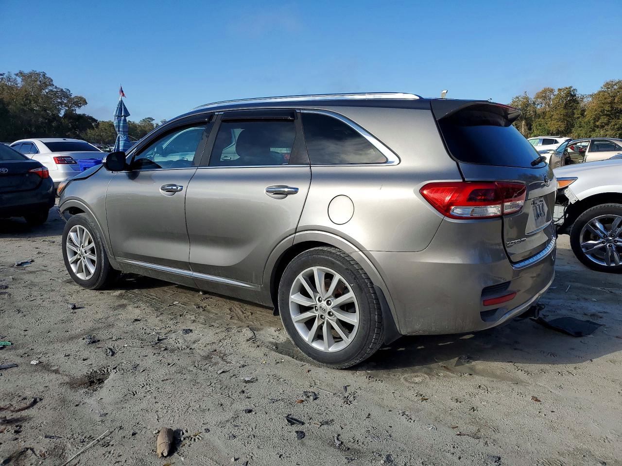 2016 KIA SORENTO photo 2