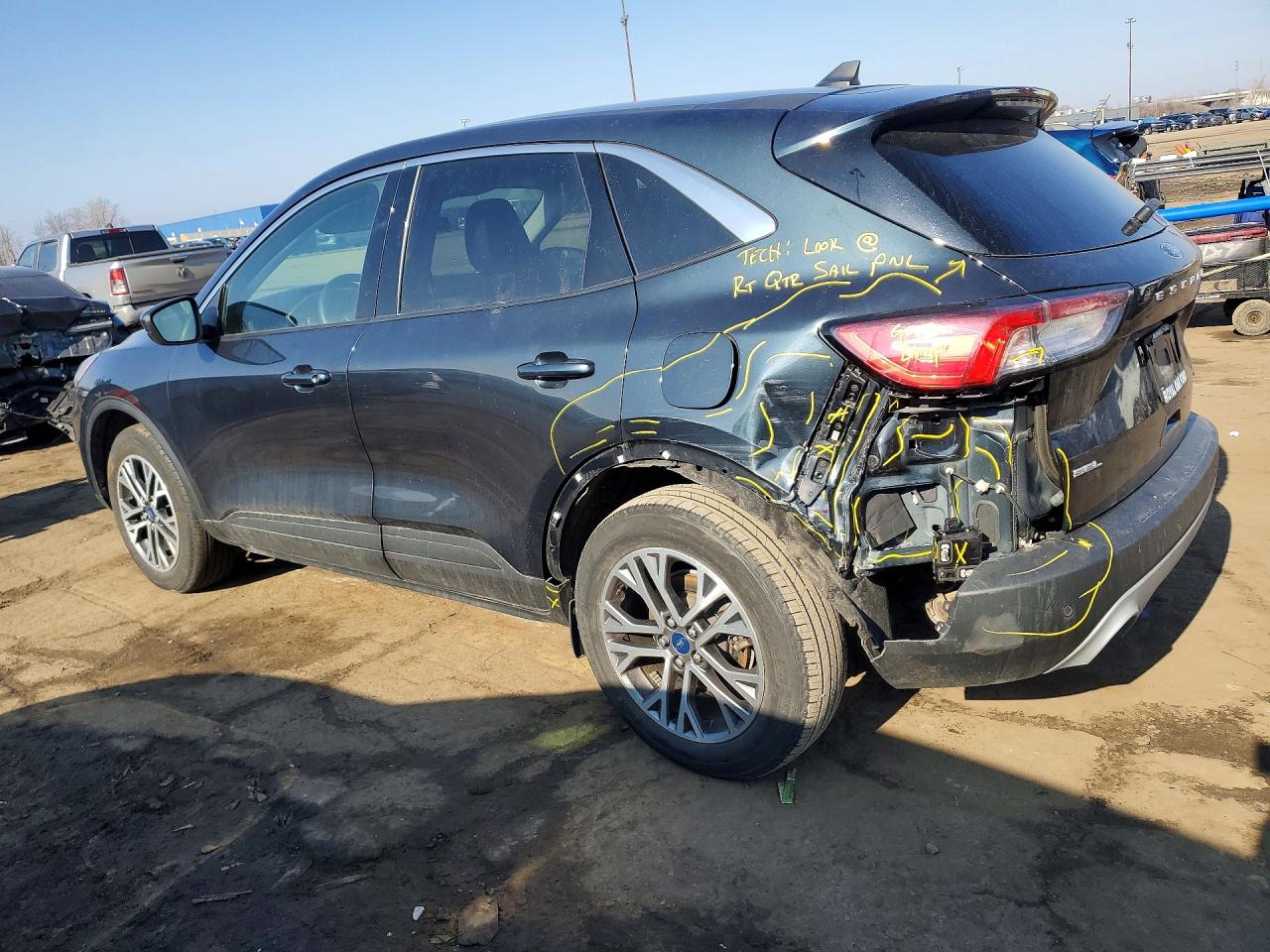 2022 FORD ESCAPE SEL photo 4