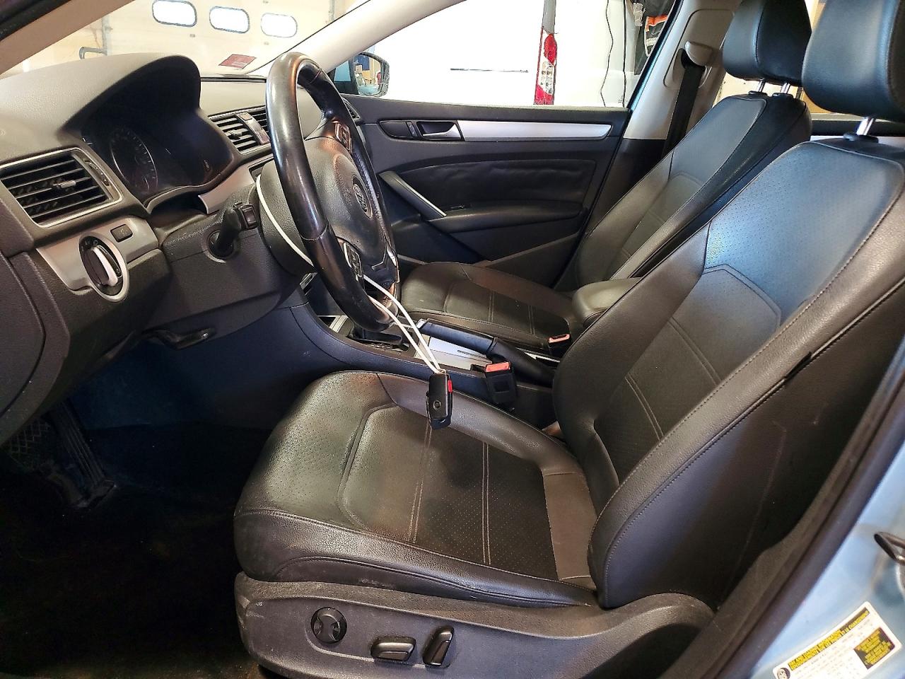 2012 VOLKSWAGEN PASSAT SE photo 13