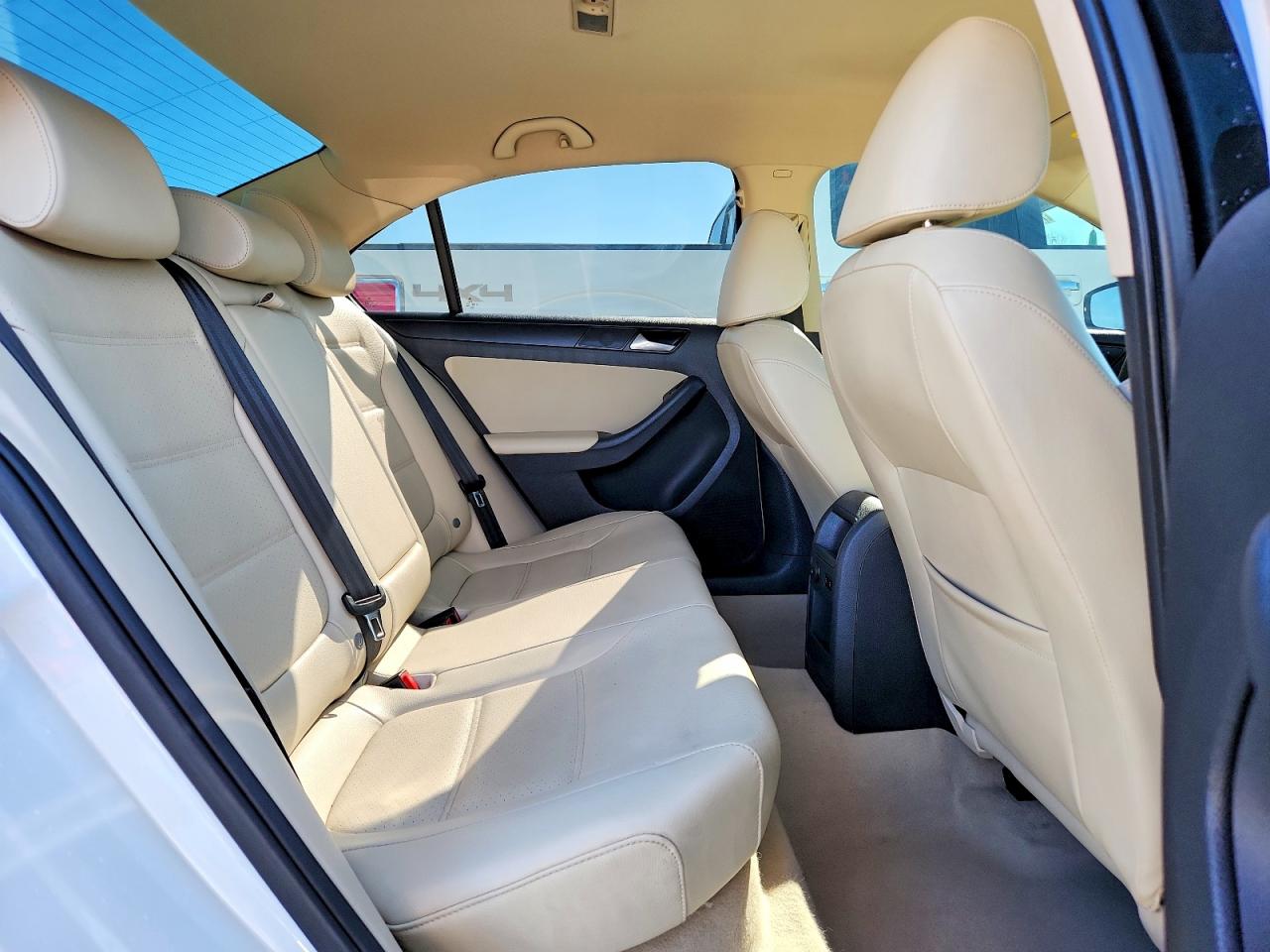 2014 VOLKSWAGEN JETTA SE photo 28