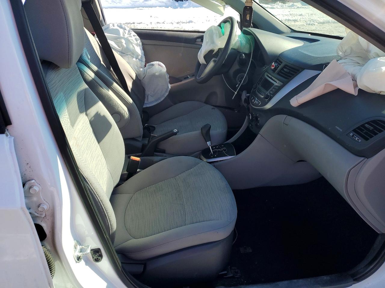 2017 HYUNDAI ACCENT SE photo 13