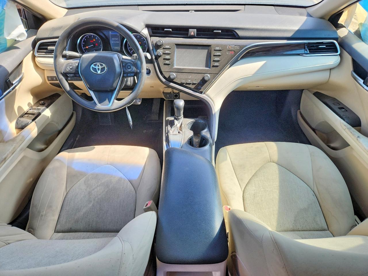 2018 TOYOTA CAMRY LE photo 15