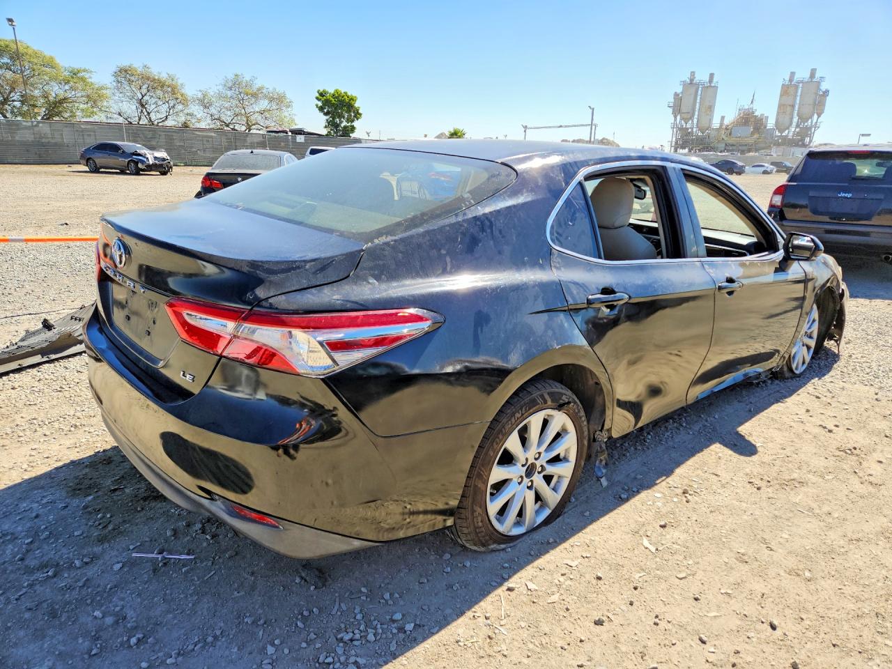 2018 TOYOTA CAMRY LE photo 5