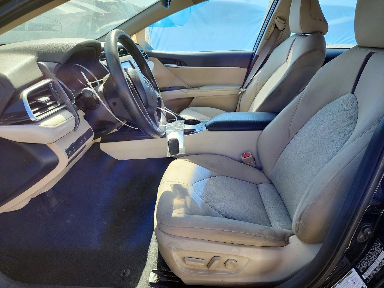 2018 TOYOTA CAMRY LE photo 13
