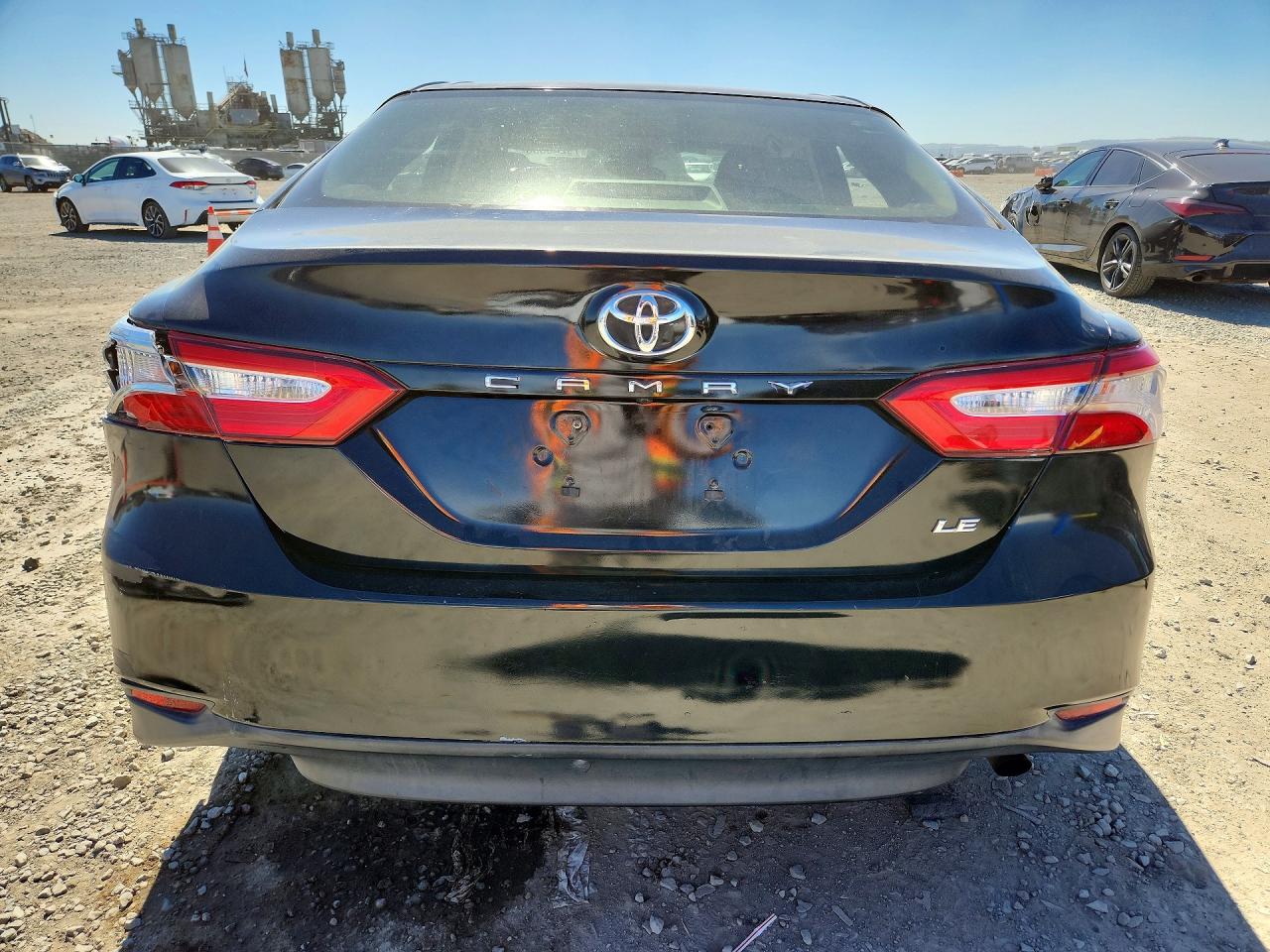 2018 TOYOTA CAMRY LE photo 11