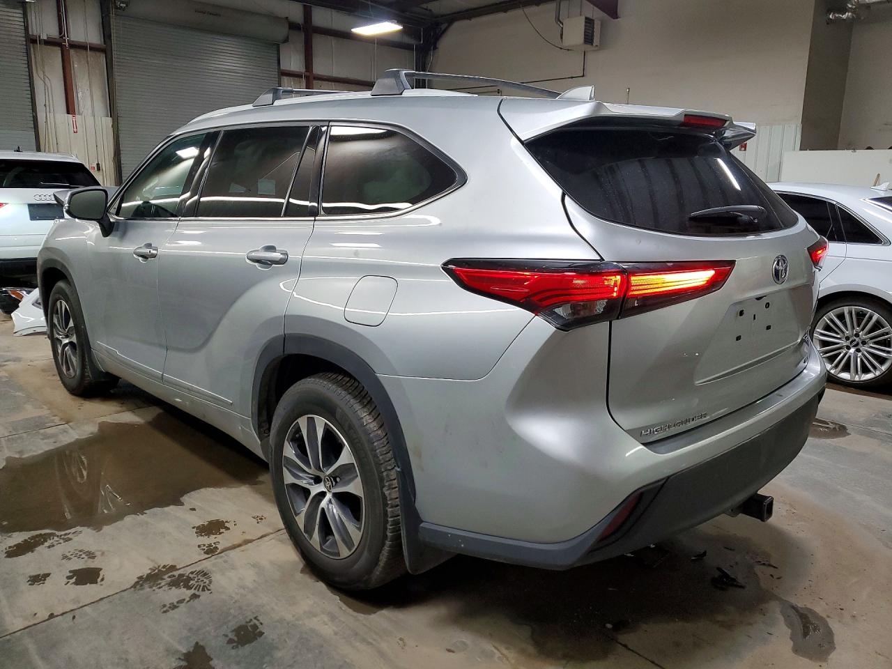 2022 TOYOTA HIGHLANDER HYBRID XLE photo 2