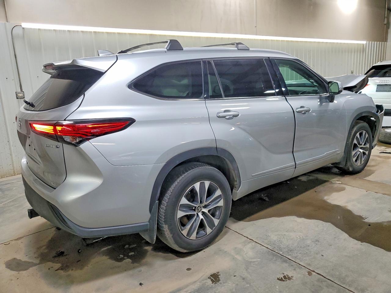 2022 TOYOTA HIGHLANDER HYBRID XLE photo 3