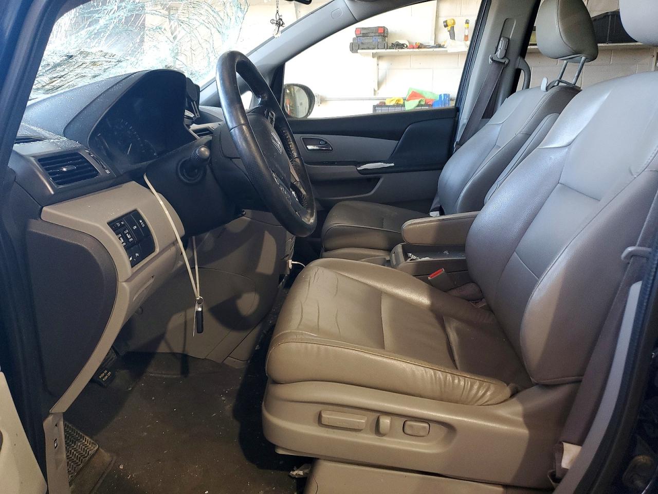 2014 HONDA ODYSSEY TOURING photo 7