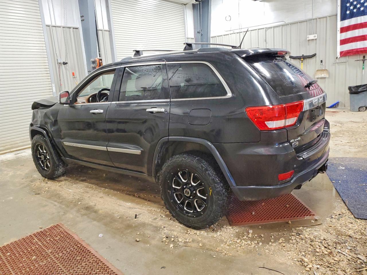 2012 JEEP GRAND CHEROKEE OVERLAND photo 3