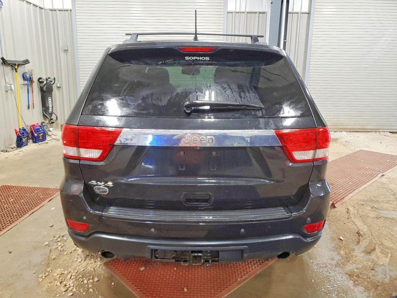 2012 JEEP GRAND CHEROKEE OVERLAND photo 11