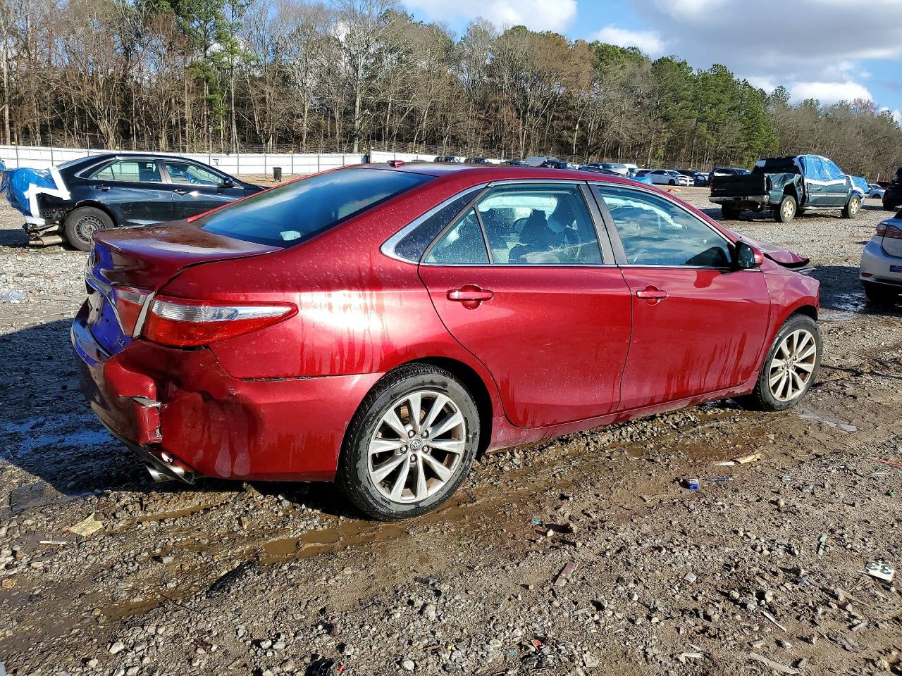 2015 TOYOTA CAMRY XLE photo 3